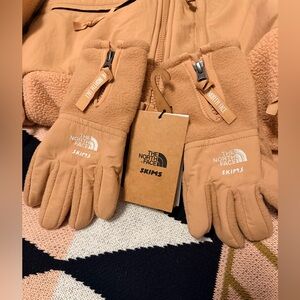 NWT Skims The North Face XS Ochre Gloves